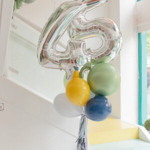 RAMO FELIZ CUMPLEAÑOS PLATA GLAM