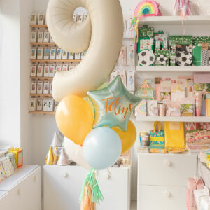 RAMO FELIZ CUMPLEAÑOS CREMA ESTRELLA